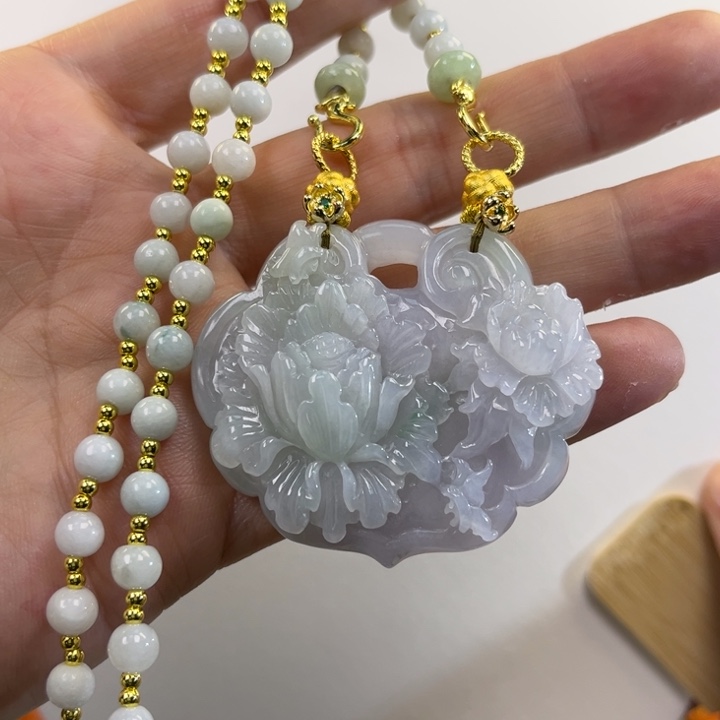 翡翠吊坠(赠链)未镶嵌代编织