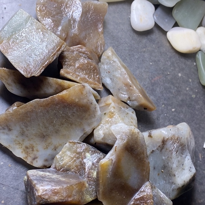 透闪石质玉挂件未镶嵌