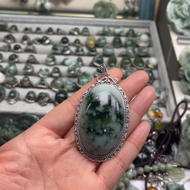 透闪石-蛇纹石玉颈饰未镶嵌用****6