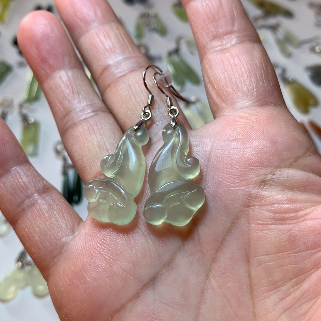 蛇纹石玉耳饰未镶嵌