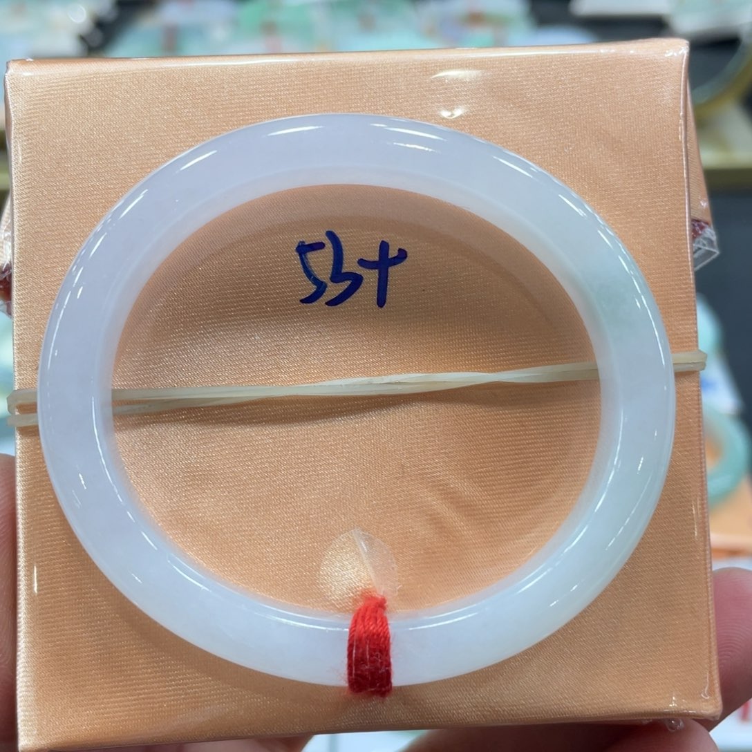 翡翠手镯未镶嵌翡翠手镯