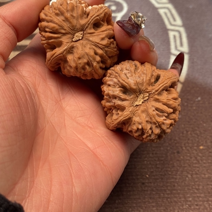 文玩核桃吊坠莲花全品40
