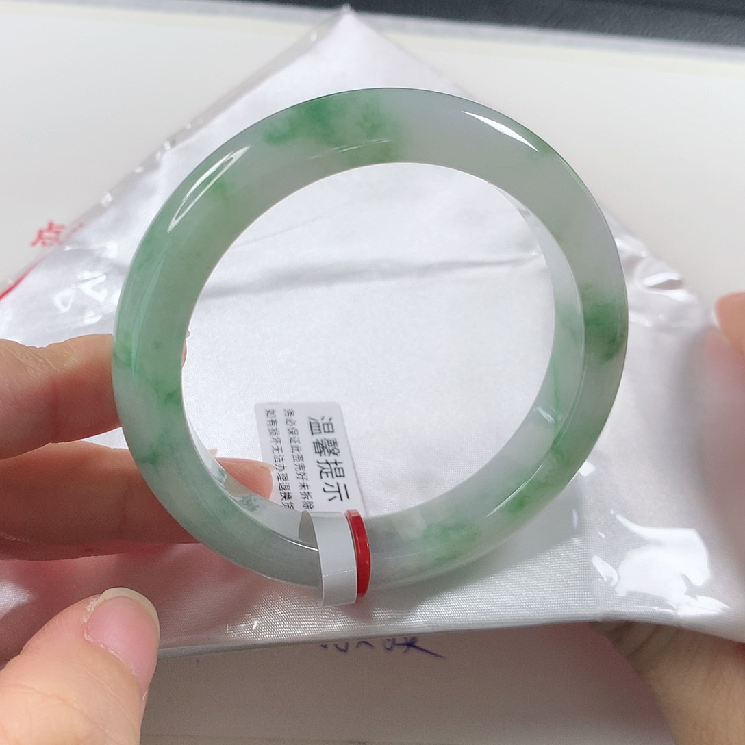 翡翠手镯未镶嵌①④⑦