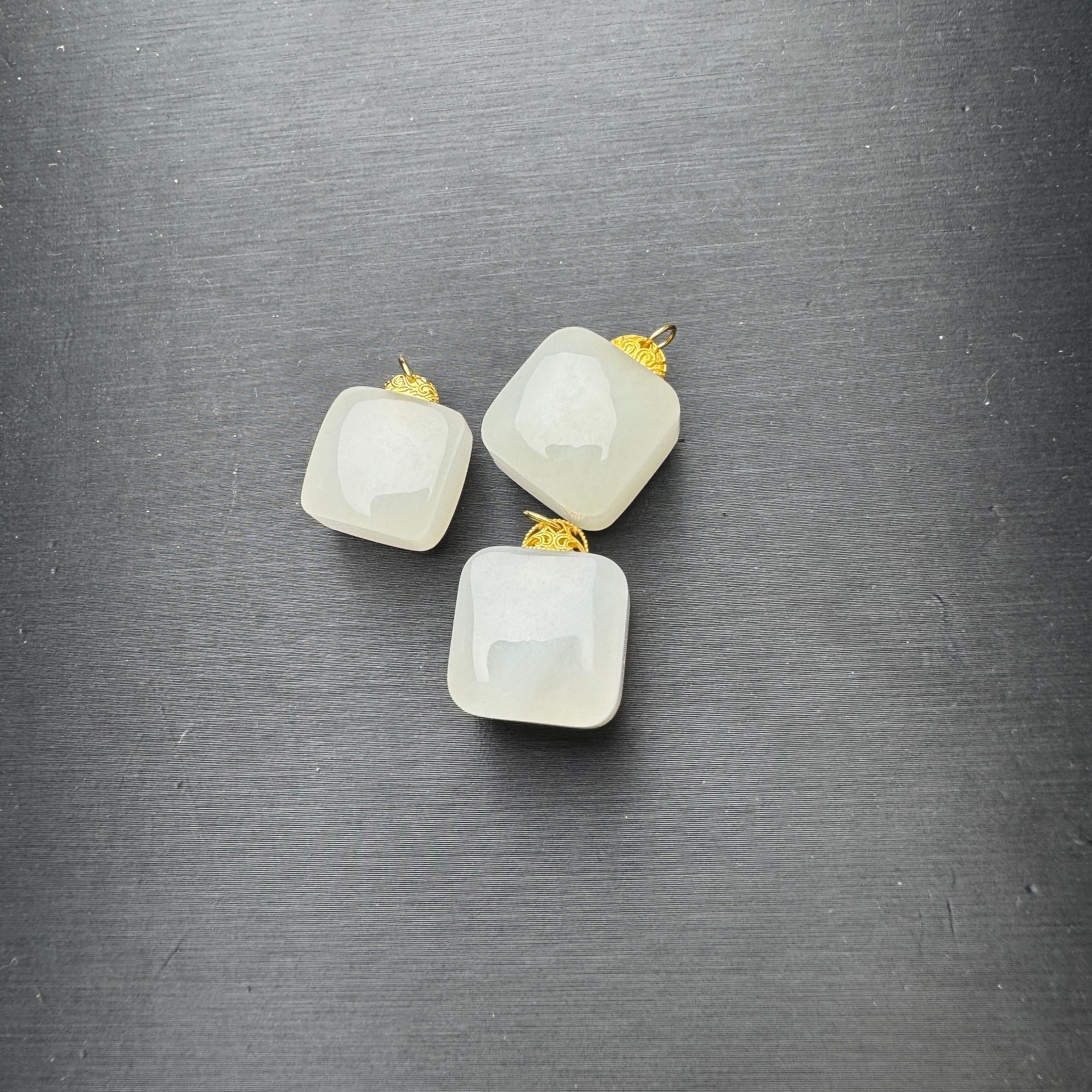 ZBG1554和田白玉小方糖吊坠18k(天然珠宝多样性发其一）