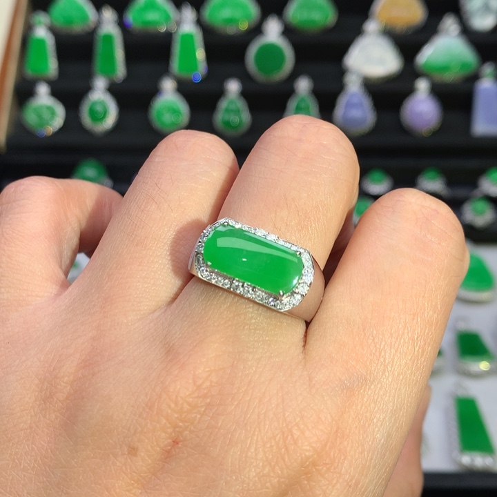 翡翠吊坠(不含链)18K金镶嵌