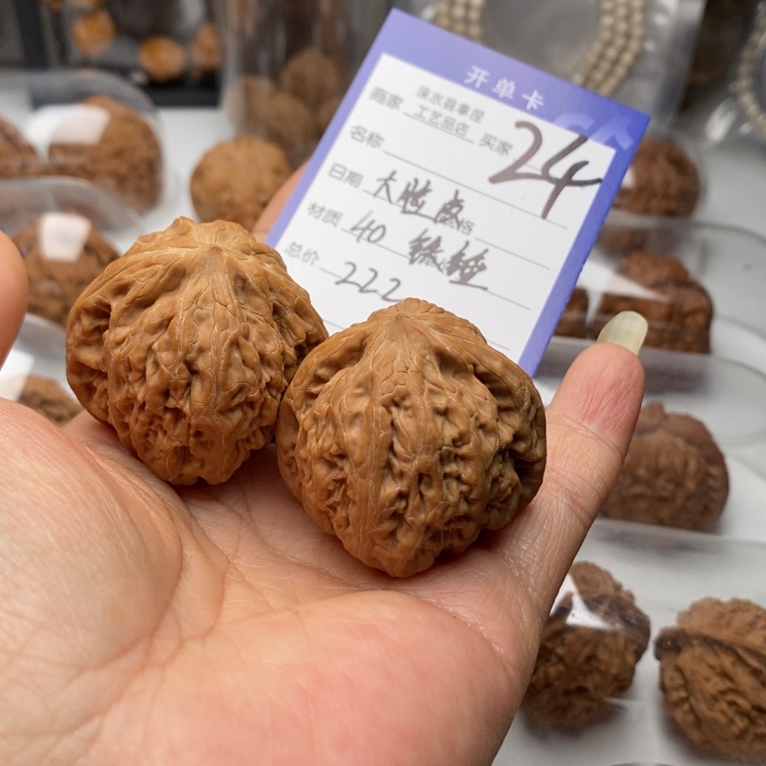 大***皮文玩核桃把件铁锤妹妹