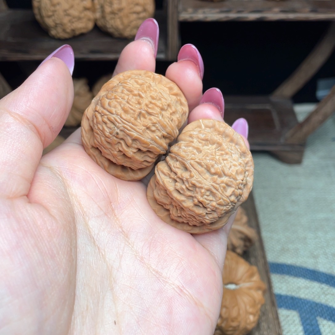 文玩核桃吊坠?****39白狮子
