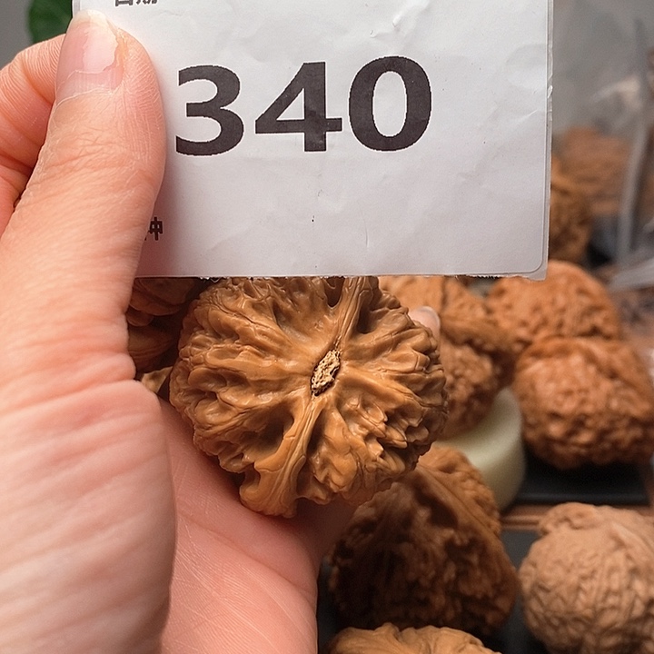 文玩核桃吊坠哥****）粗筋340