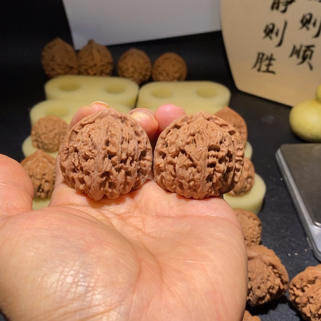 文玩核桃吊坠白狮子39