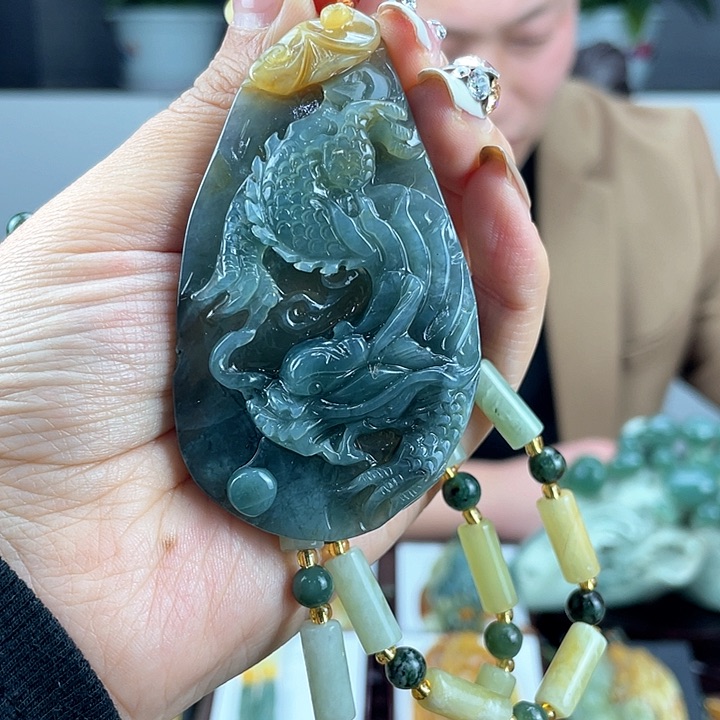 蛇纹石玉颈饰未镶嵌