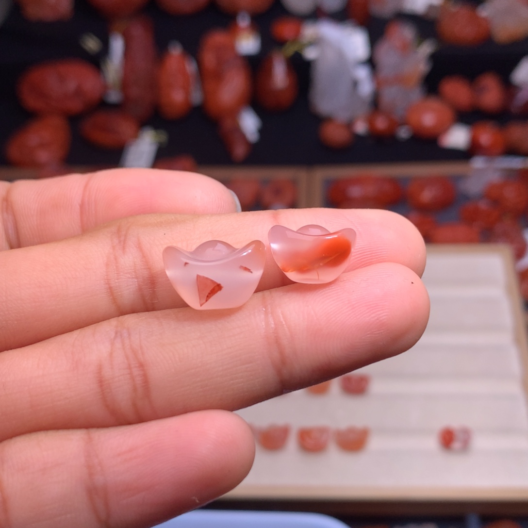 禾****南红玛瑙未镶嵌珠宝半成品元宝