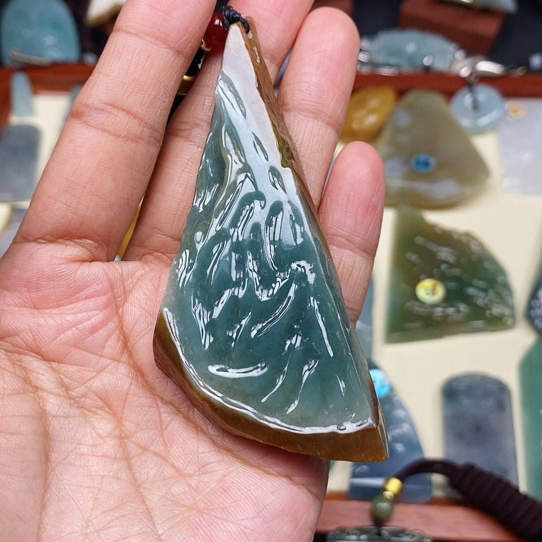 翡翠颈饰未镶嵌翡翠