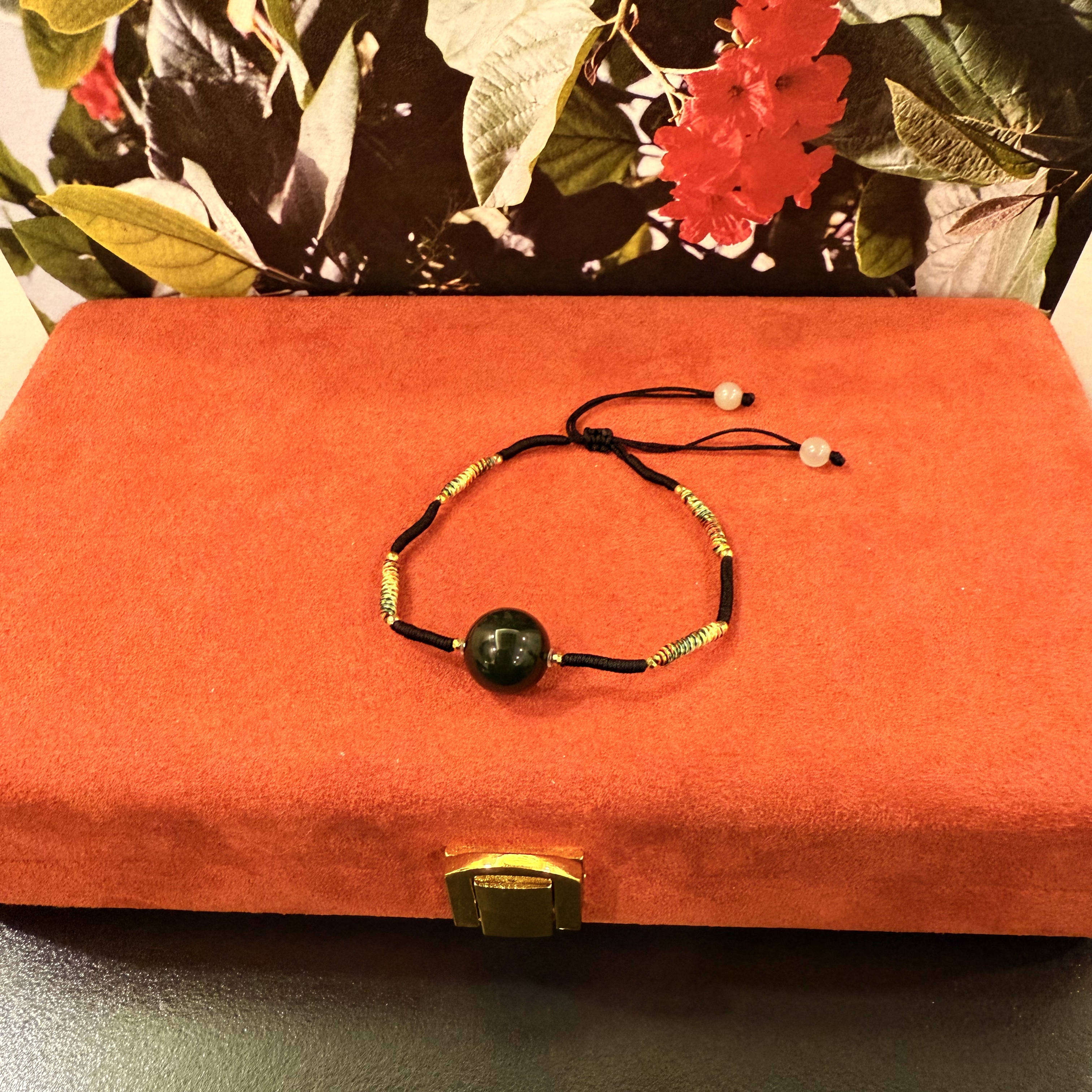 壹屿珠宝     120513    18 K金配件和田玉典藏级手饰 