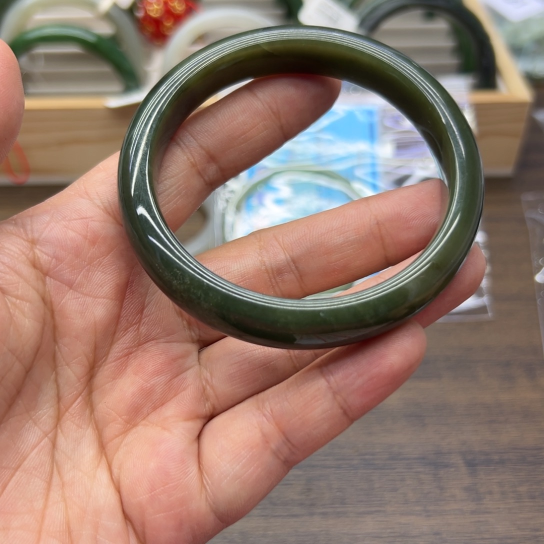 和田玉未镶嵌手镯59.9圈围285瑕