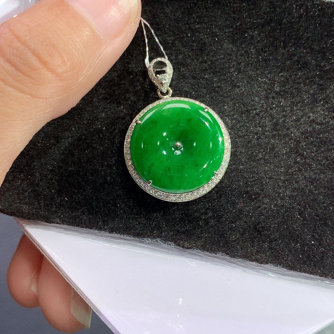 翡翠吊坠(赠链)18K金镶嵌