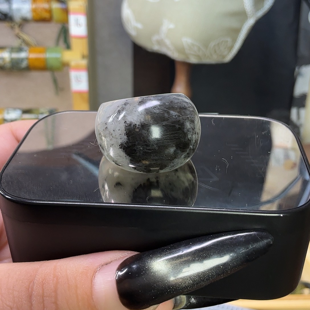 蛇纹石玉未镶嵌戒指18.7