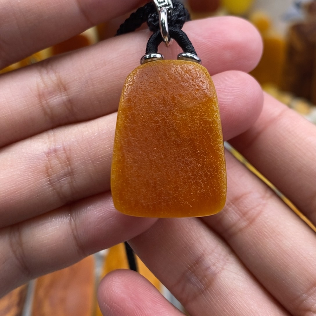 琥珀吊坠(赠链)未镶嵌