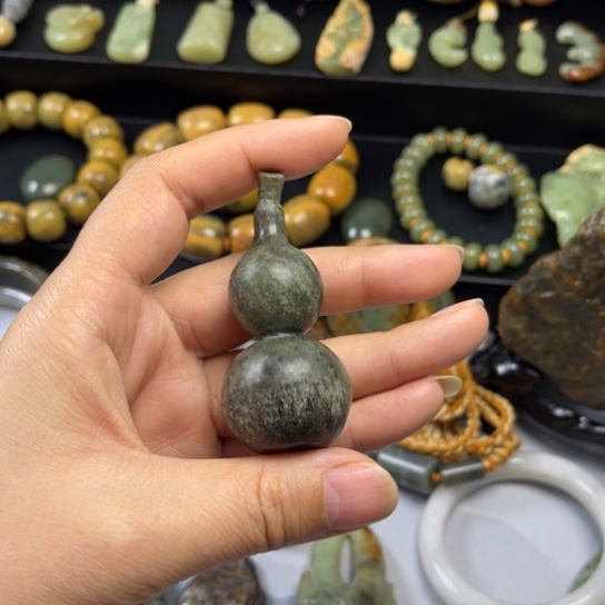 透闪石质玉手把未镶嵌