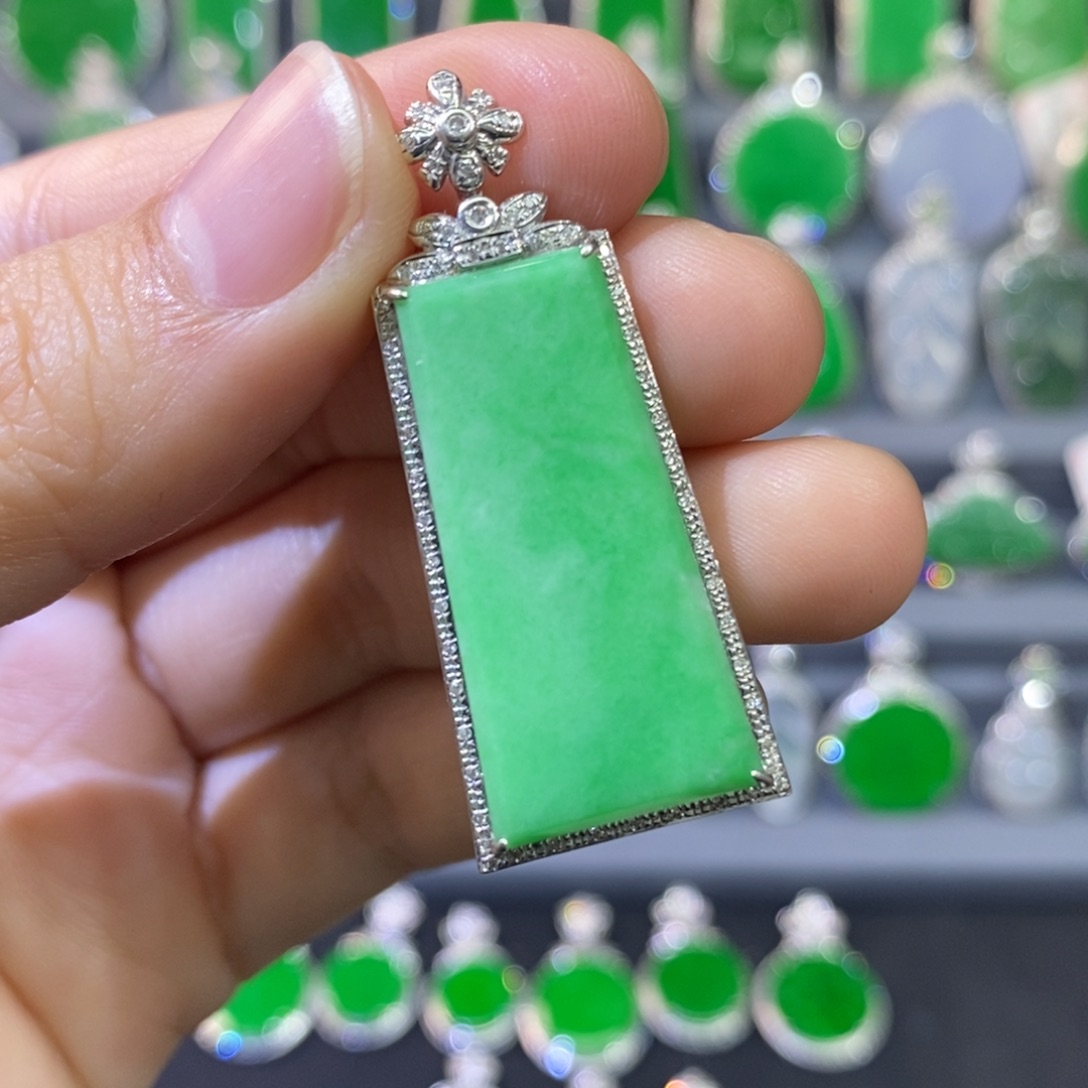 翡翠吊坠(不含链)18K金镶嵌