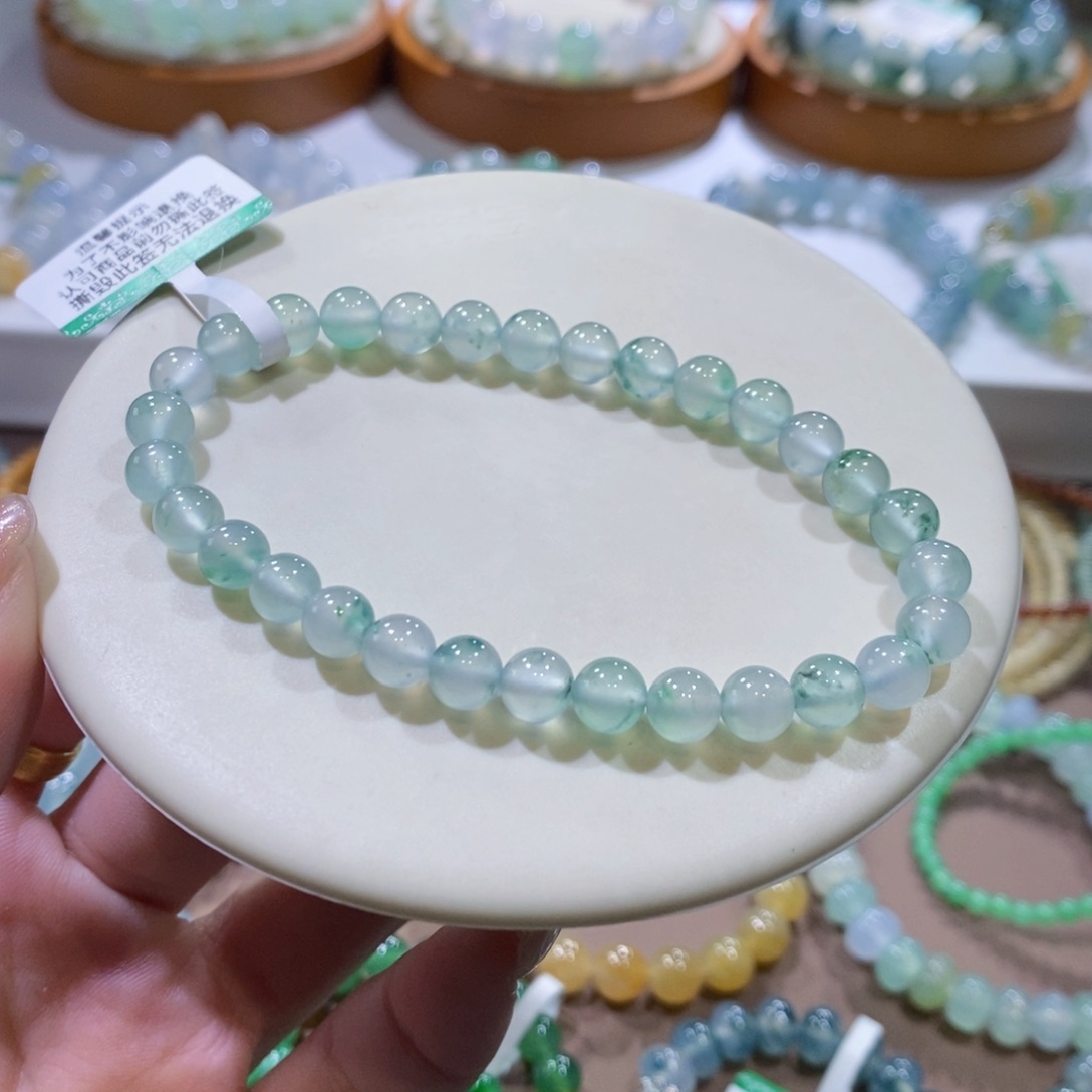 翡翠手链未镶嵌高冰飘绿带阳绿
