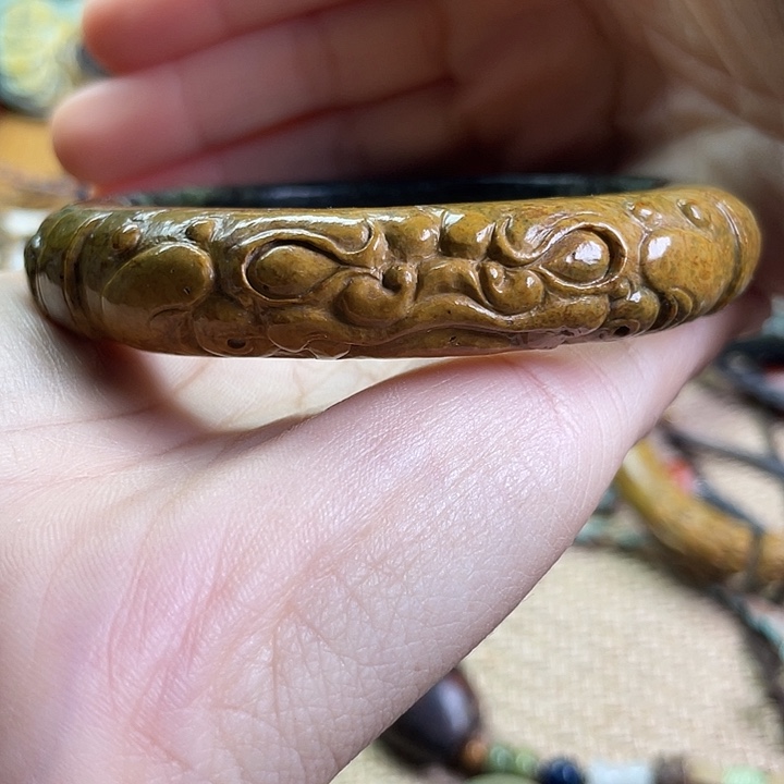 倚***雪岫岩河磨玉（透闪石质玉）未镶嵌手镯