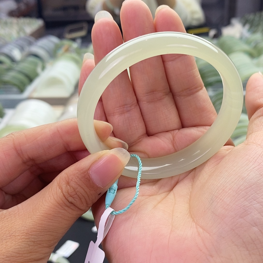 和田玉未镶嵌和田玉手镯55