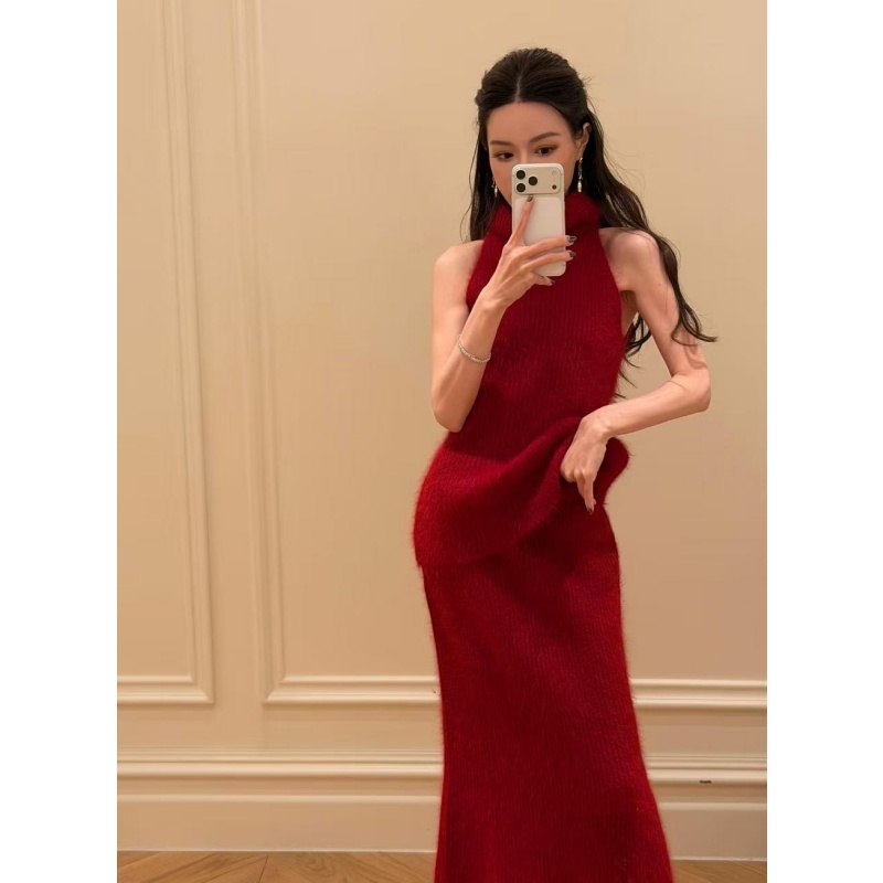 红色高级感辣妹修身挂脖背心上衣女秋冬气质a字半身长裙两件套装