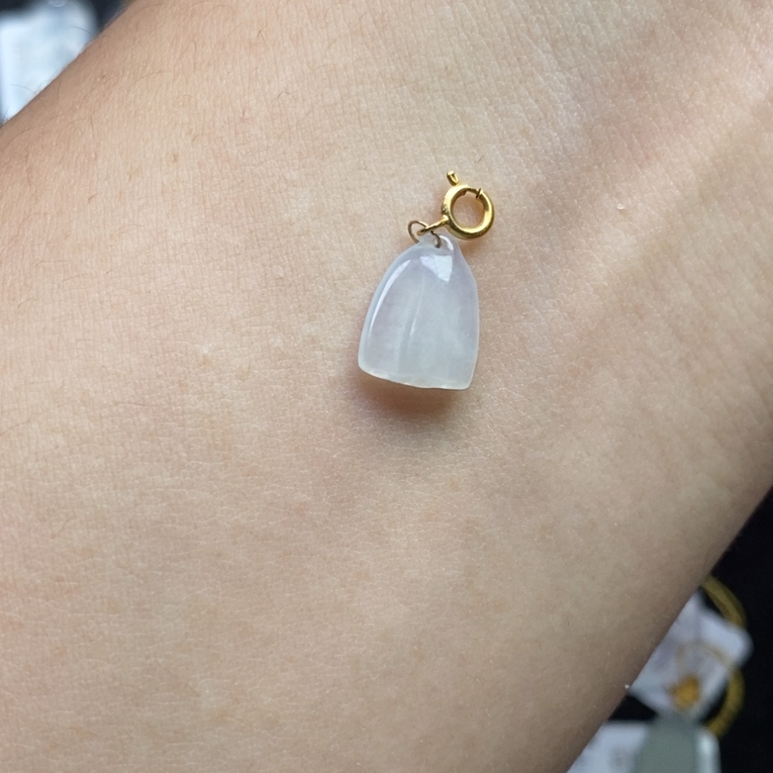 翡翠18K金镶嵌颈饰莲蓬