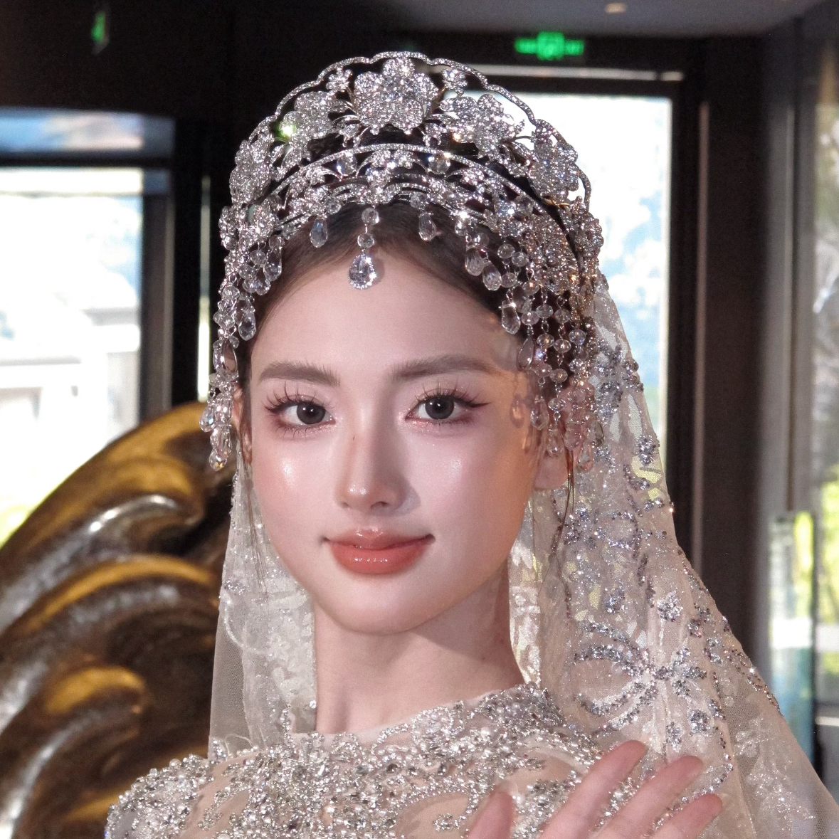 奢华大气新娘主婚纱皇冠高级感锆石花朵双层公主王冠结婚礼服头饰