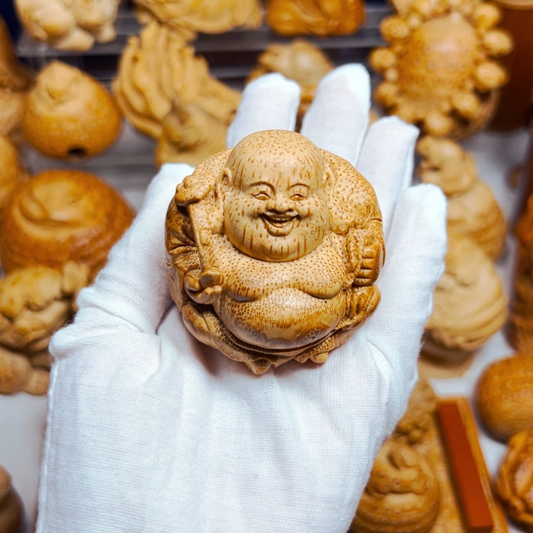 竹根雕竹弥勒佛。            