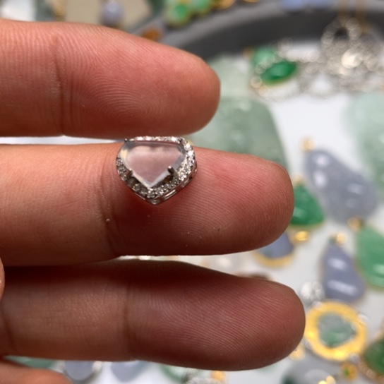 翡翠颈饰未镶嵌翡翠