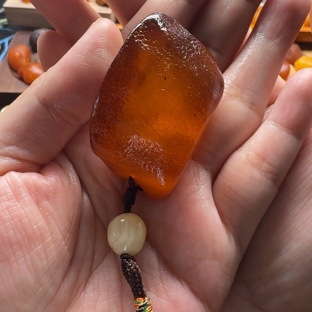 琥珀裸石未镶嵌原石手把件