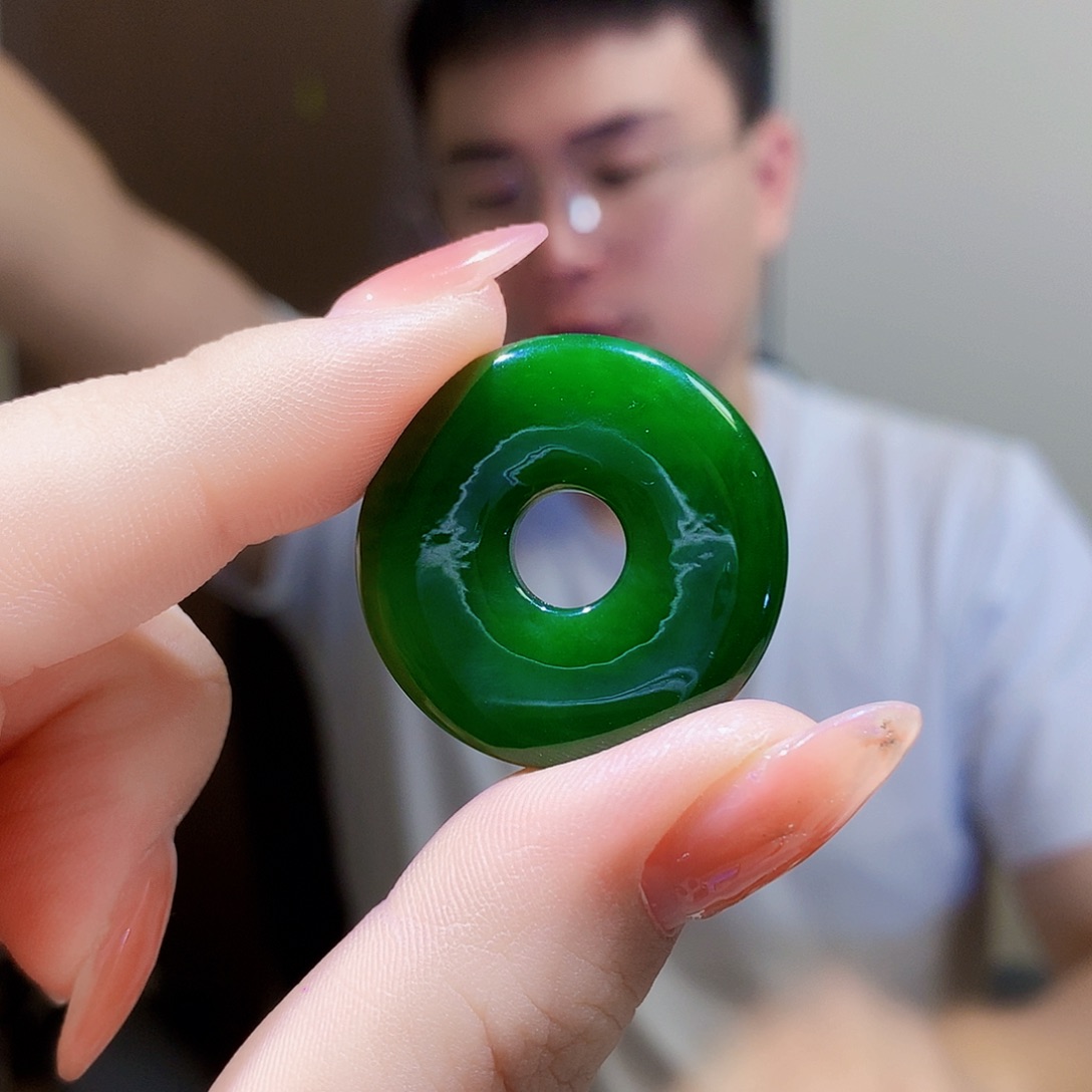 颈饰未镶嵌和田玉（碧玉）