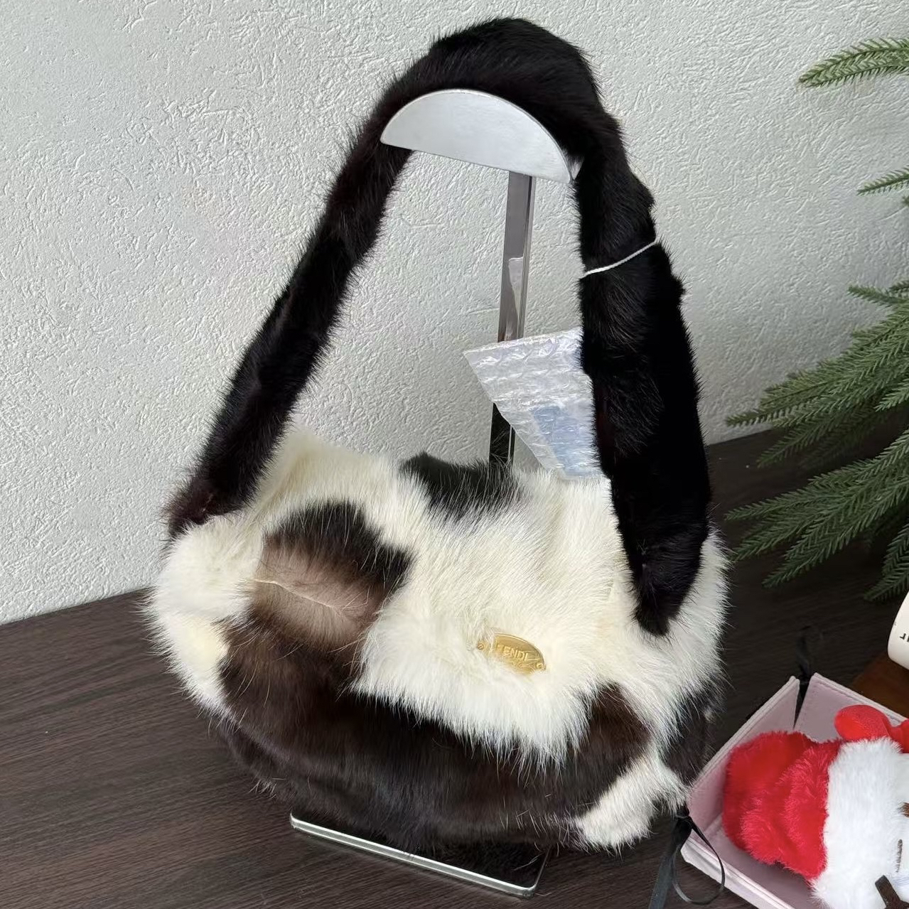 95新 FENDI/芬迪 稀有金标拼色跳羚毛单肩包腋下包底长20123676