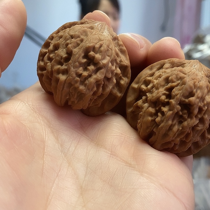 文玩核桃把件37红皮满天星