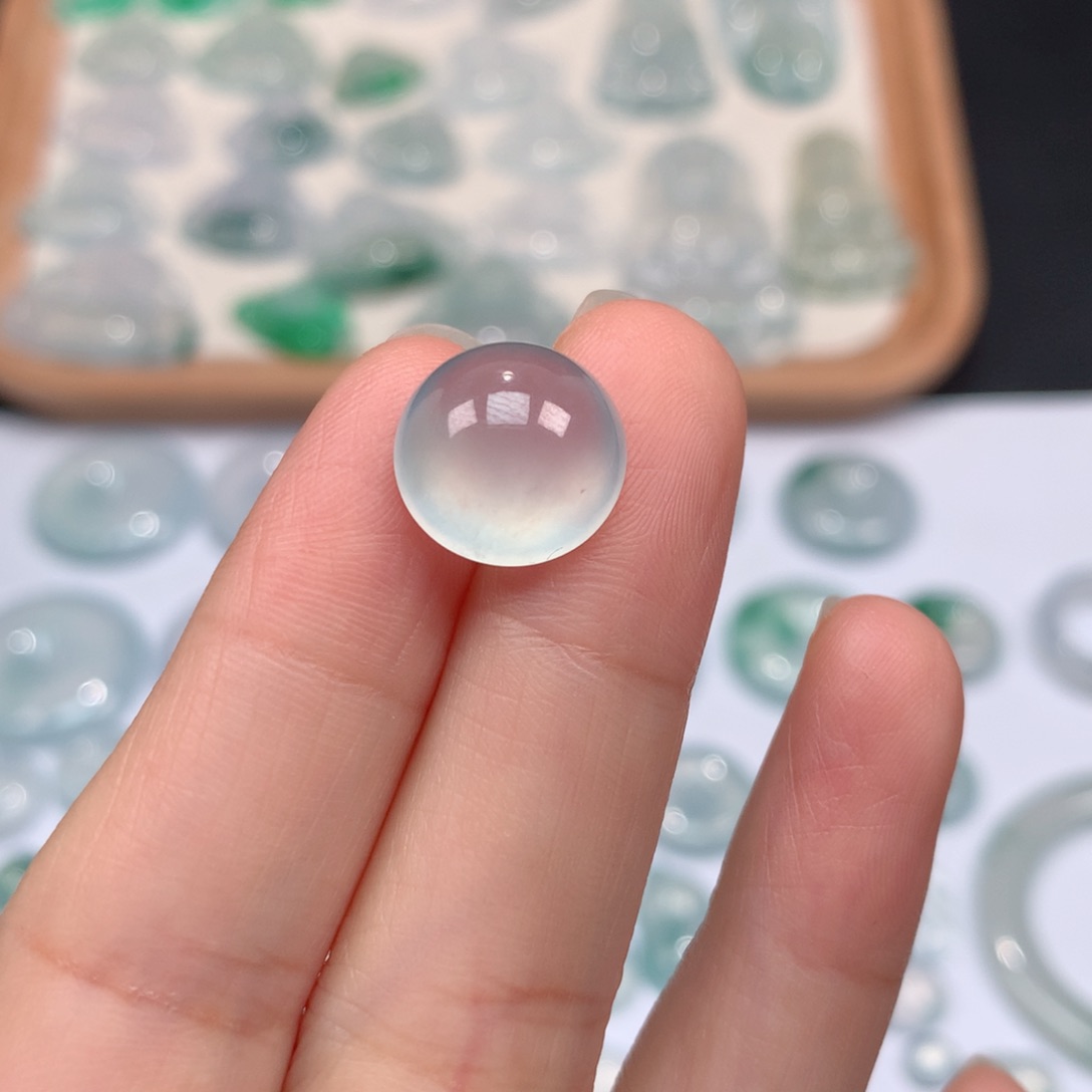 翡翠颈饰未镶嵌冰种大蛋面