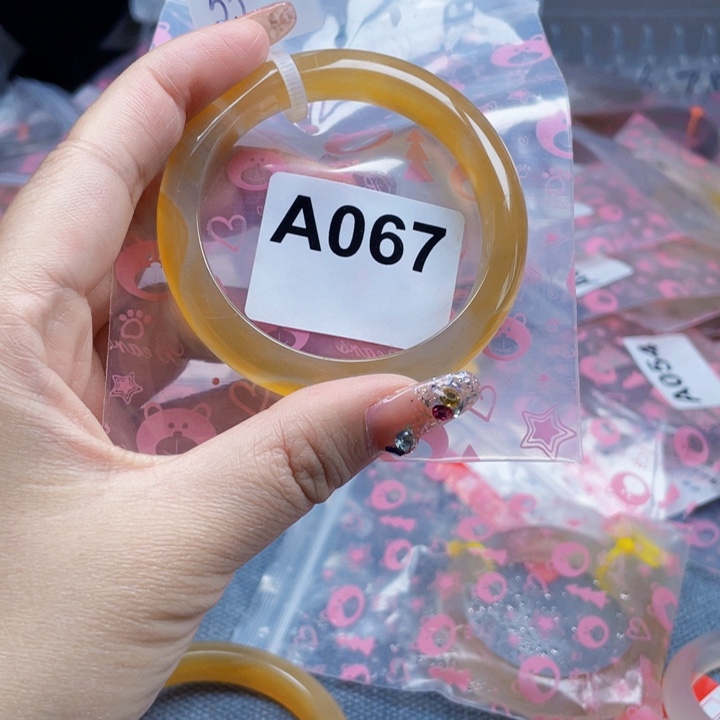 玛瑙/玉髓手镯未镶嵌