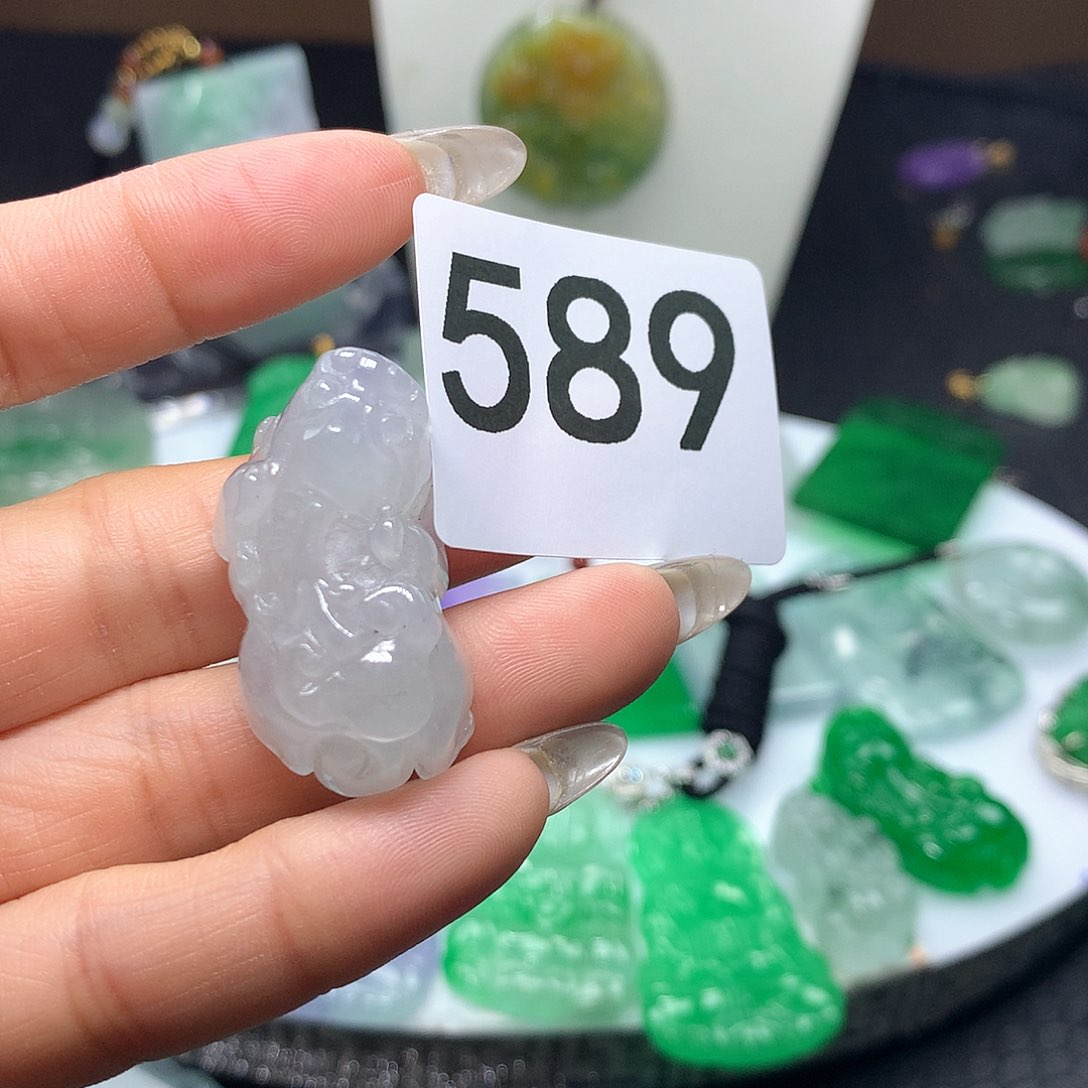 翡翠吊坠(赠链)未镶嵌