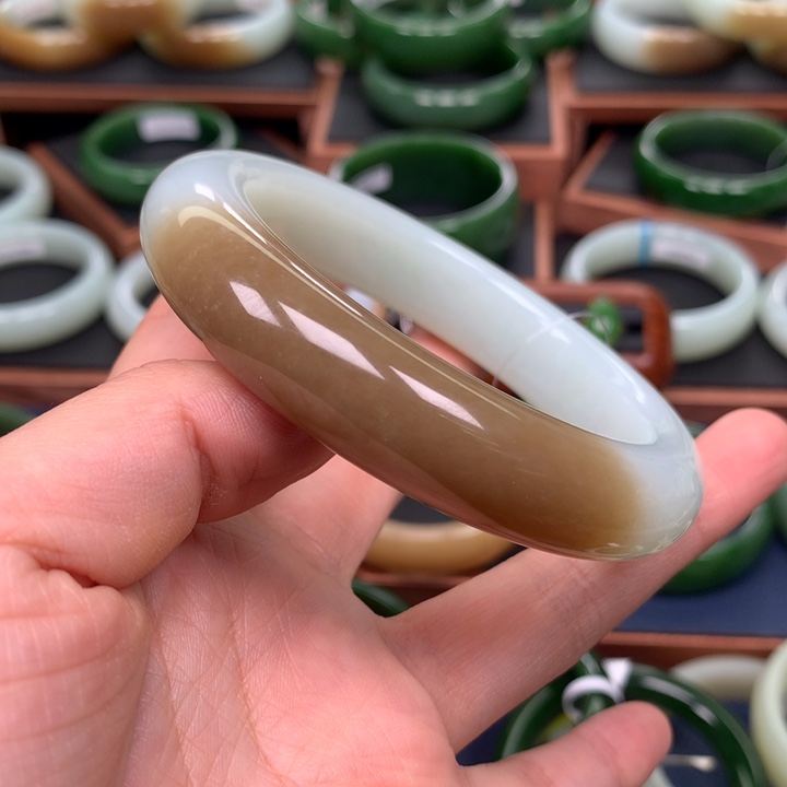 和田玉手镯61圈口未镶嵌年*?