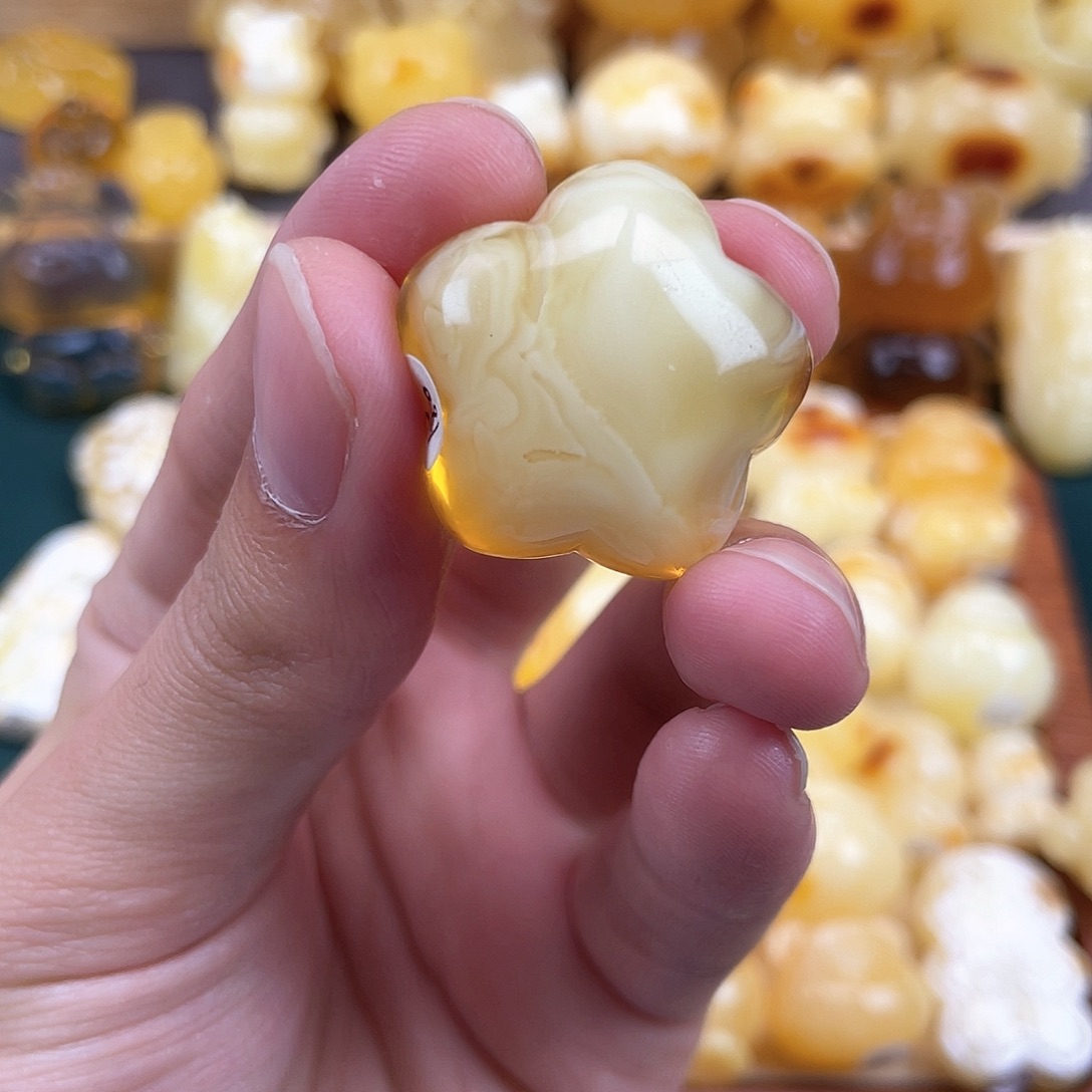 琥珀裸石未镶嵌蜜蜡