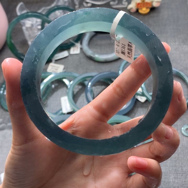 翡翠手镯未镶嵌冰蓝