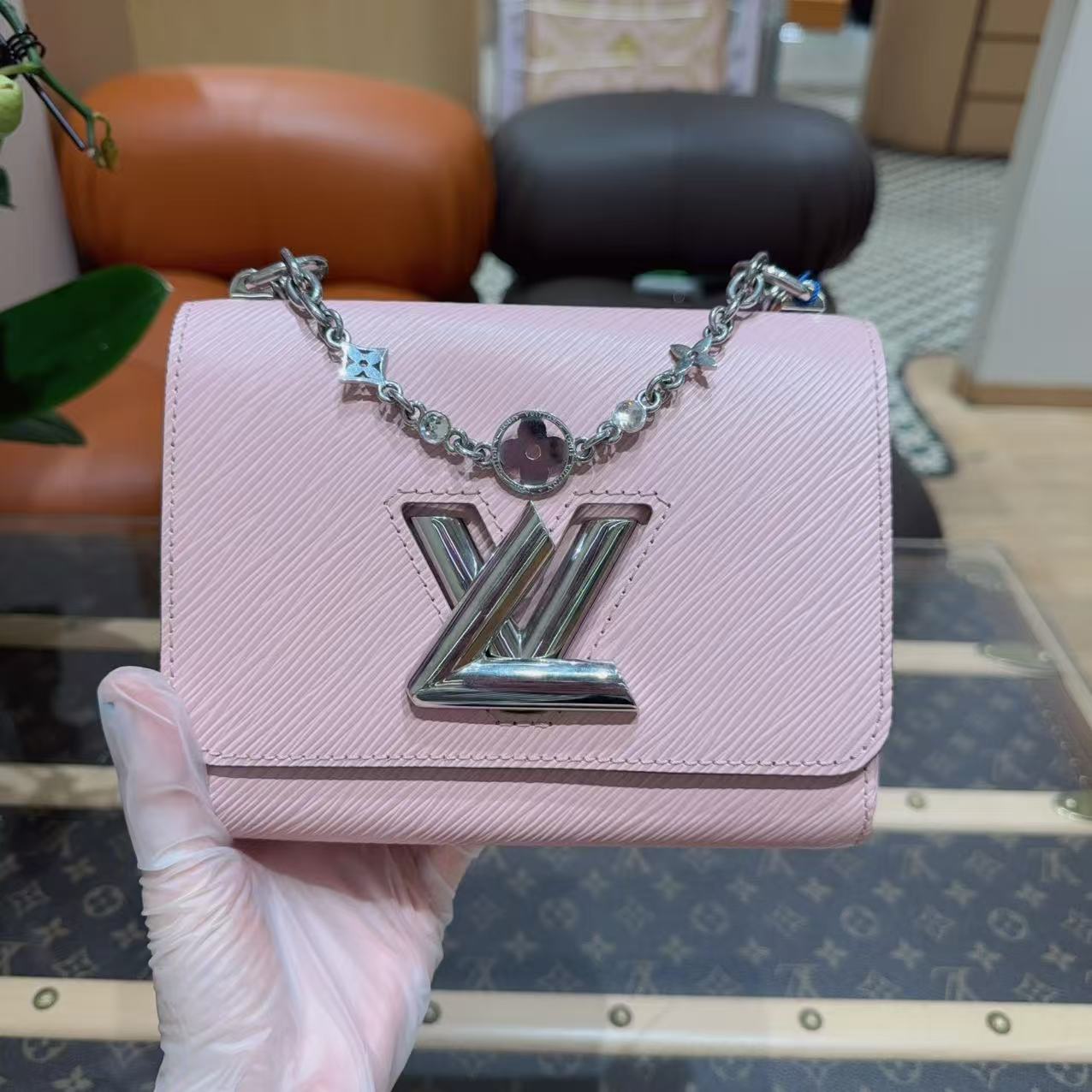 99新 LouisVuitton/路易威登 twist 水波纹银扣粉色小号 芯片款！