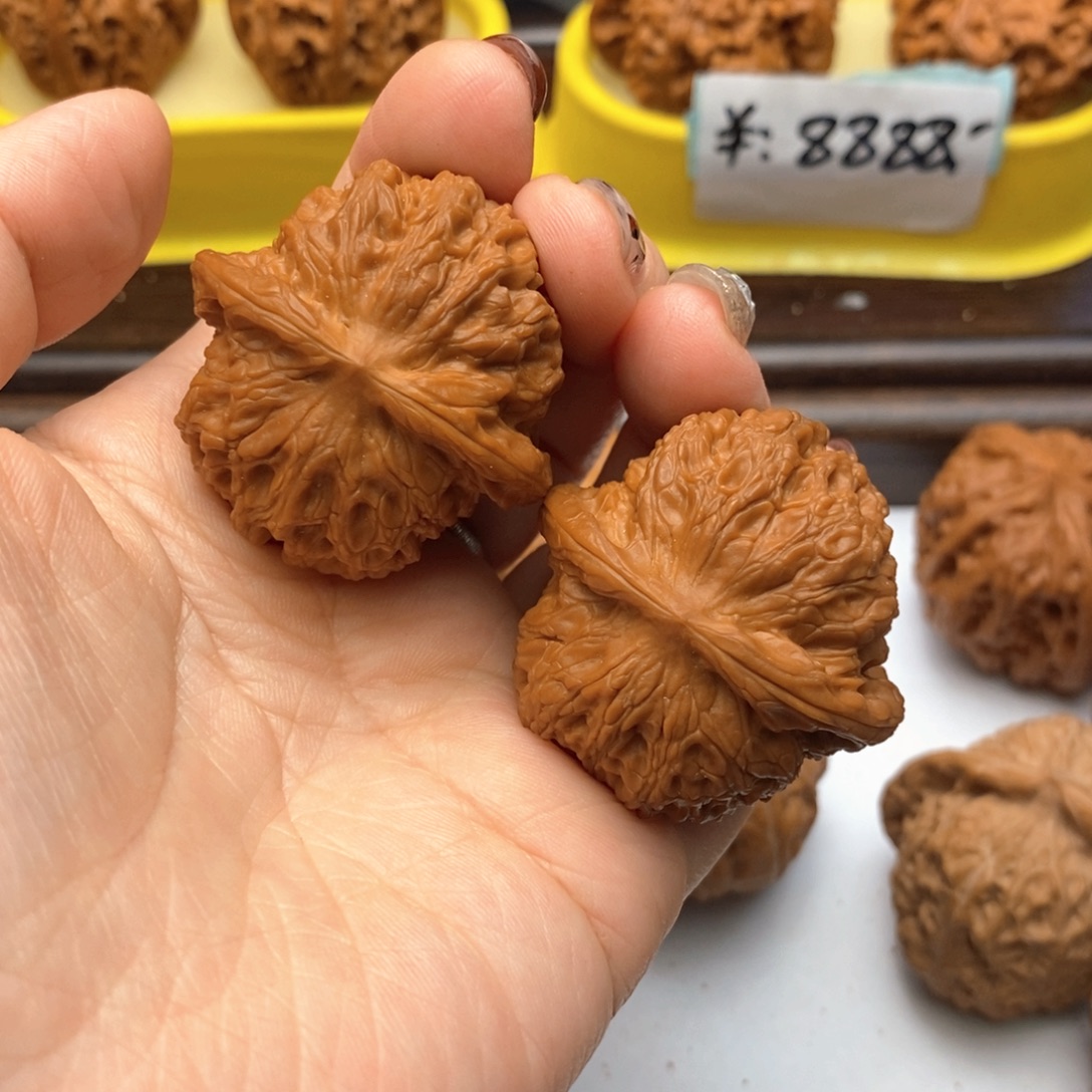 張***贤文玩核桃把件629号血麒麟