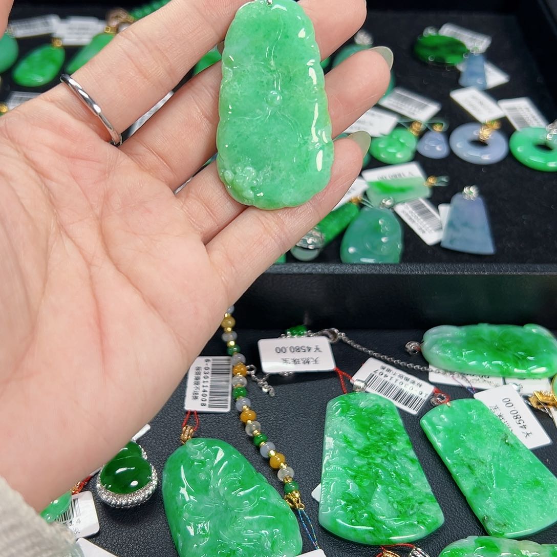 翡翠颈饰18K金镶嵌天然缅料A货一件