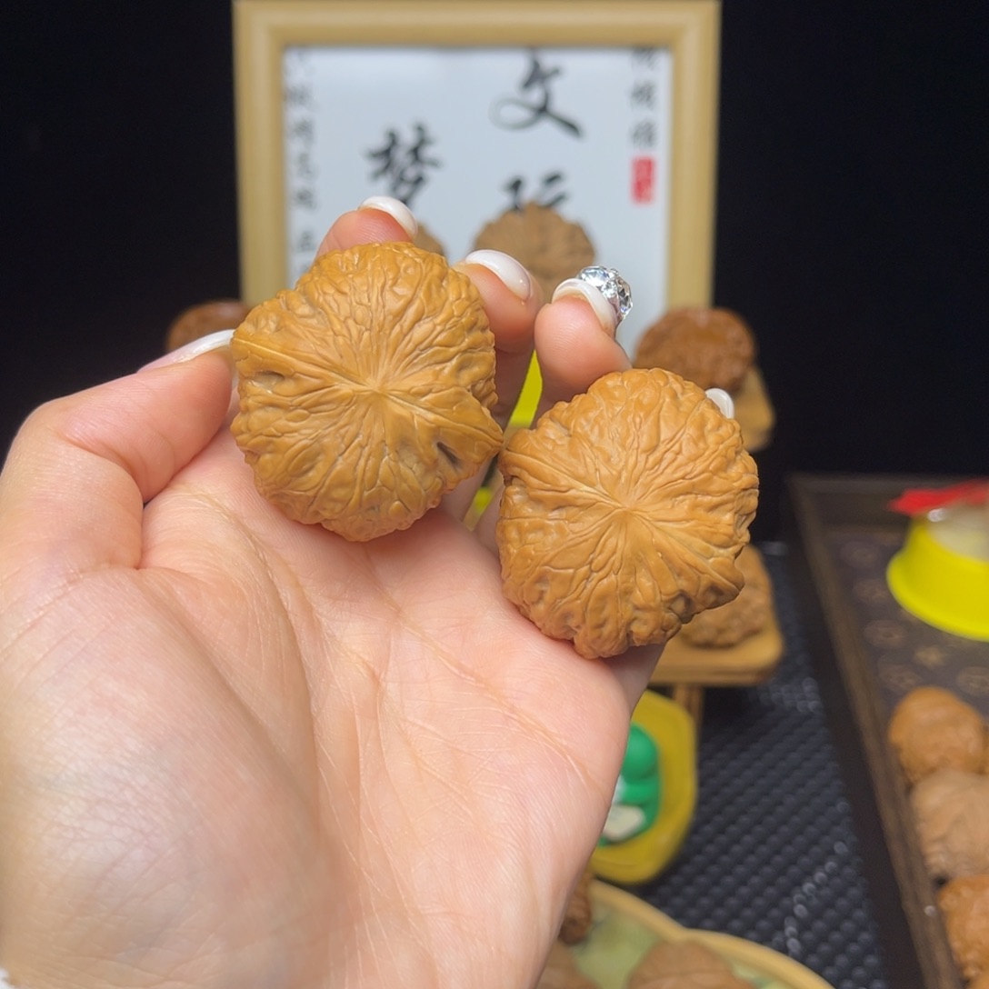 文玩核桃吊坠铁锤40微微修打底