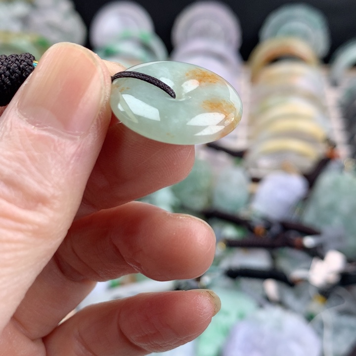 翡翠手镯未镶嵌吊坠