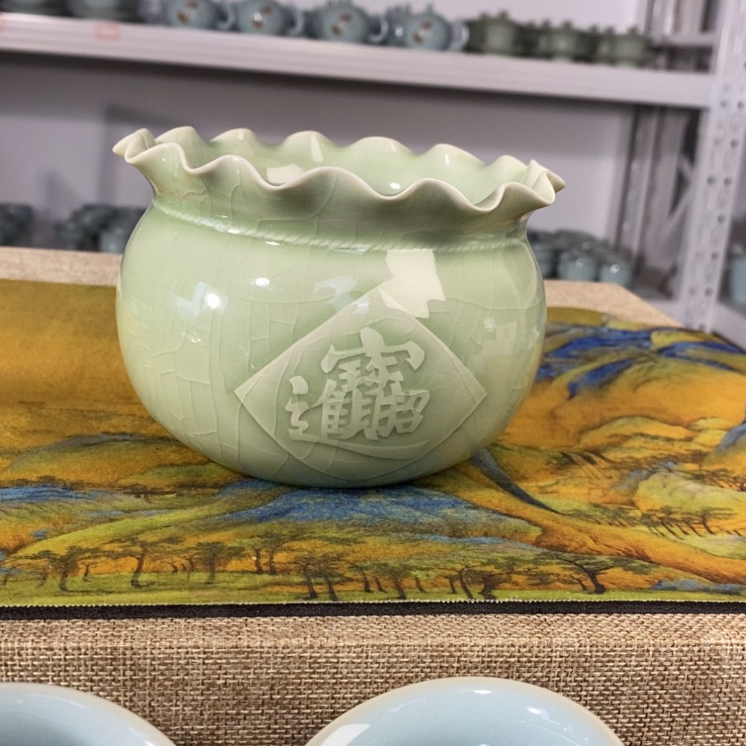 【闪购商品】豆绿聚宝盆微微瑕。。。。。。