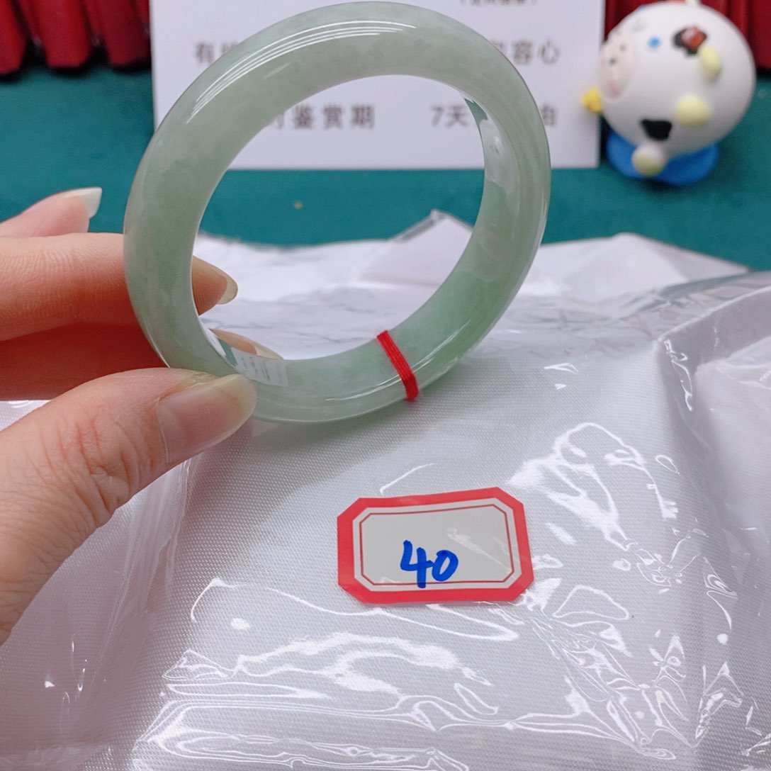 翡翠手镯未镶嵌把**月400000