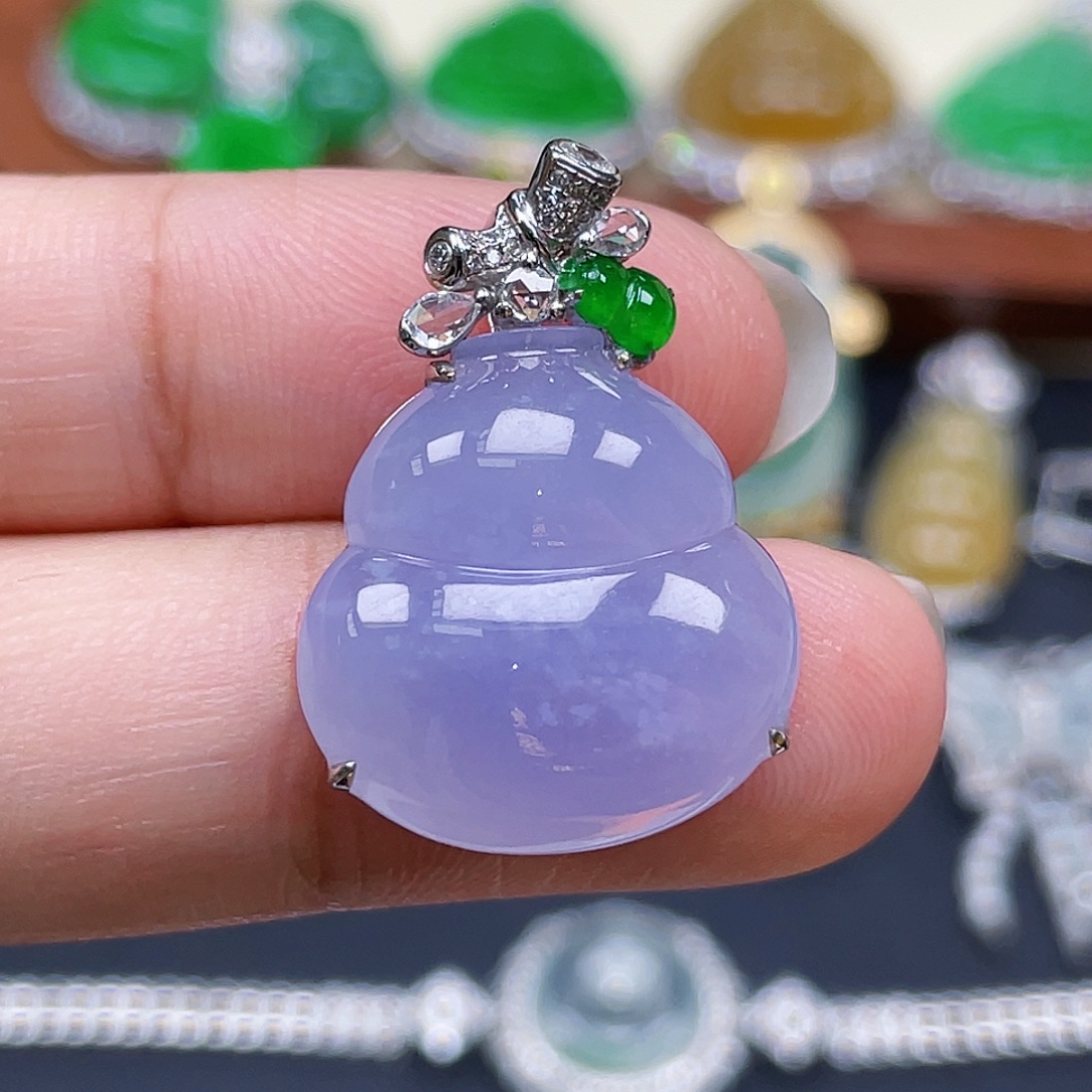 翡翠18K金镶嵌颈饰紫葫芦