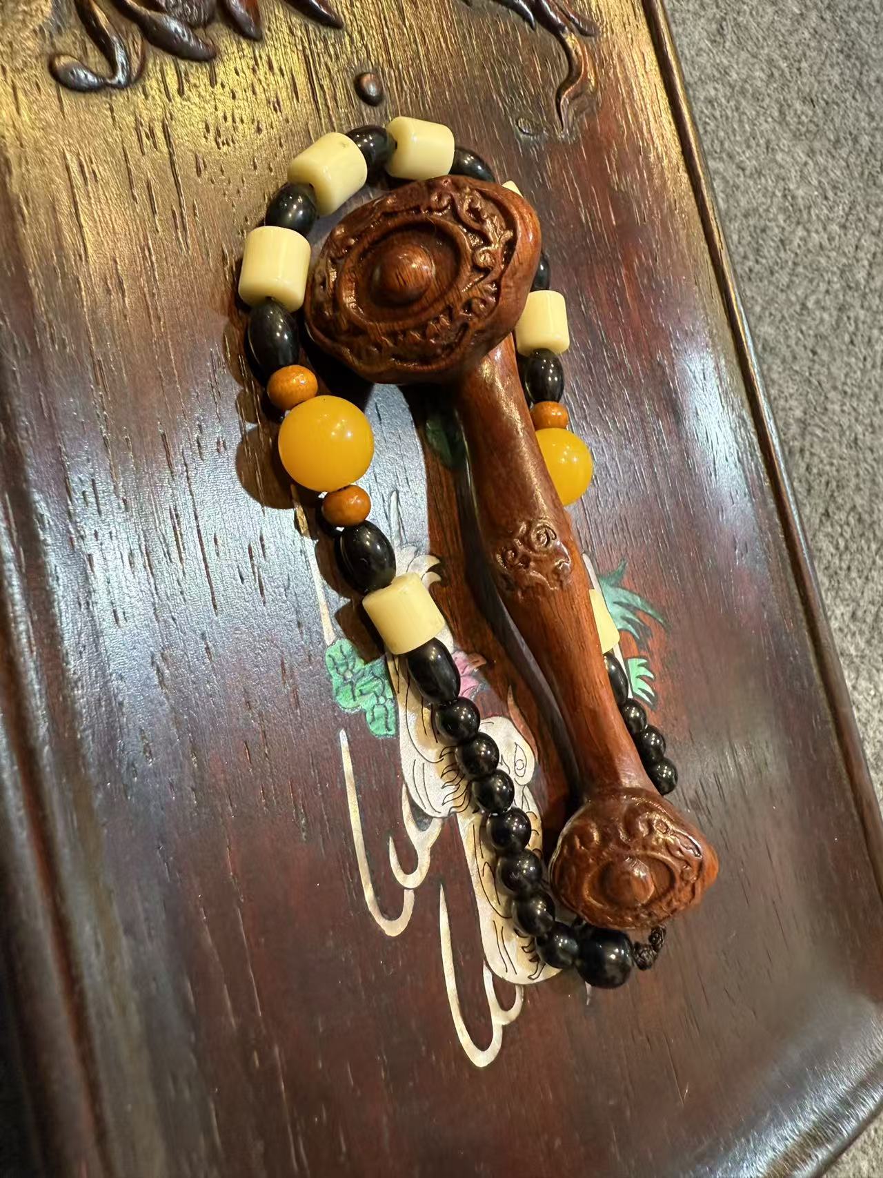 木制如意造型手把件